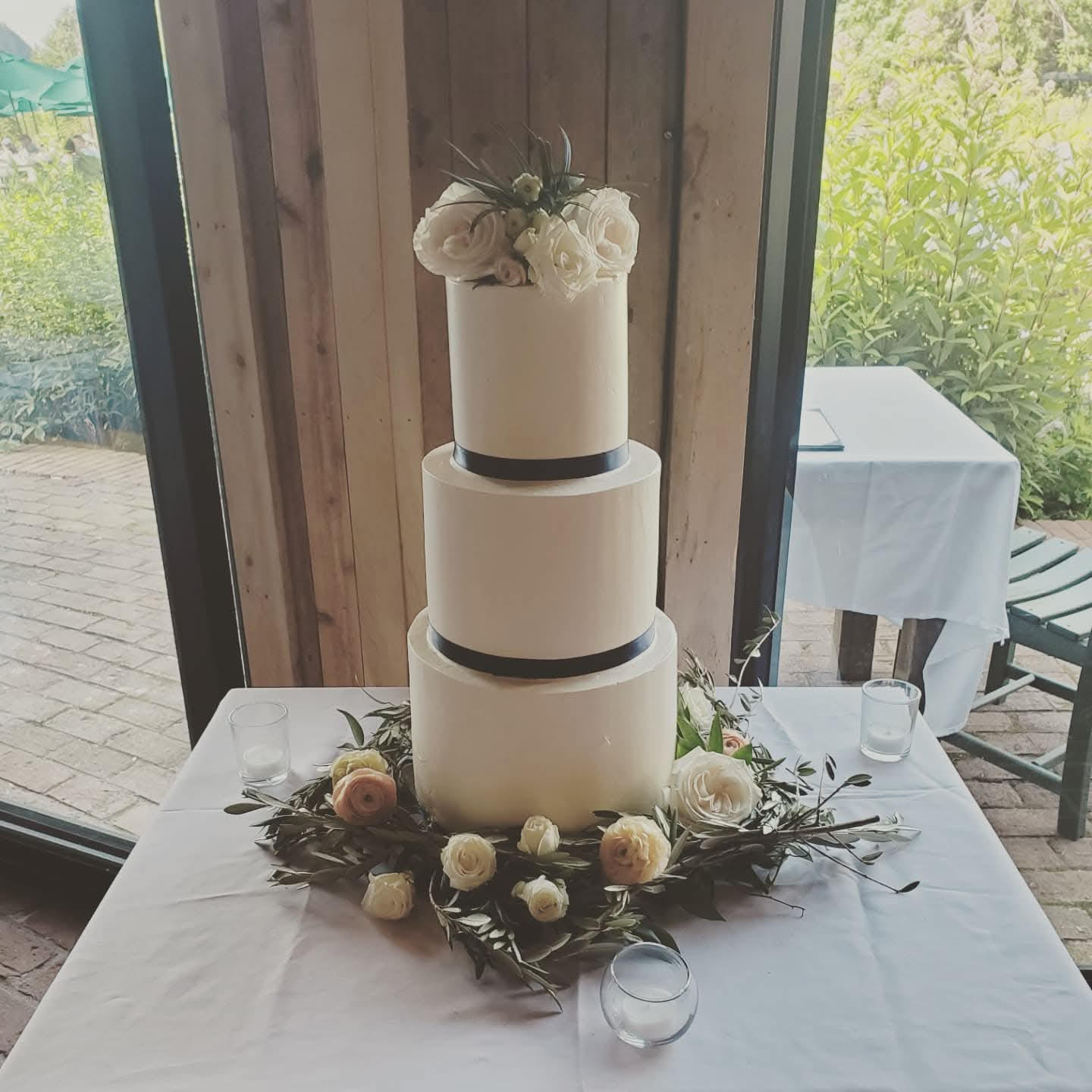 Wedding cake floral accents